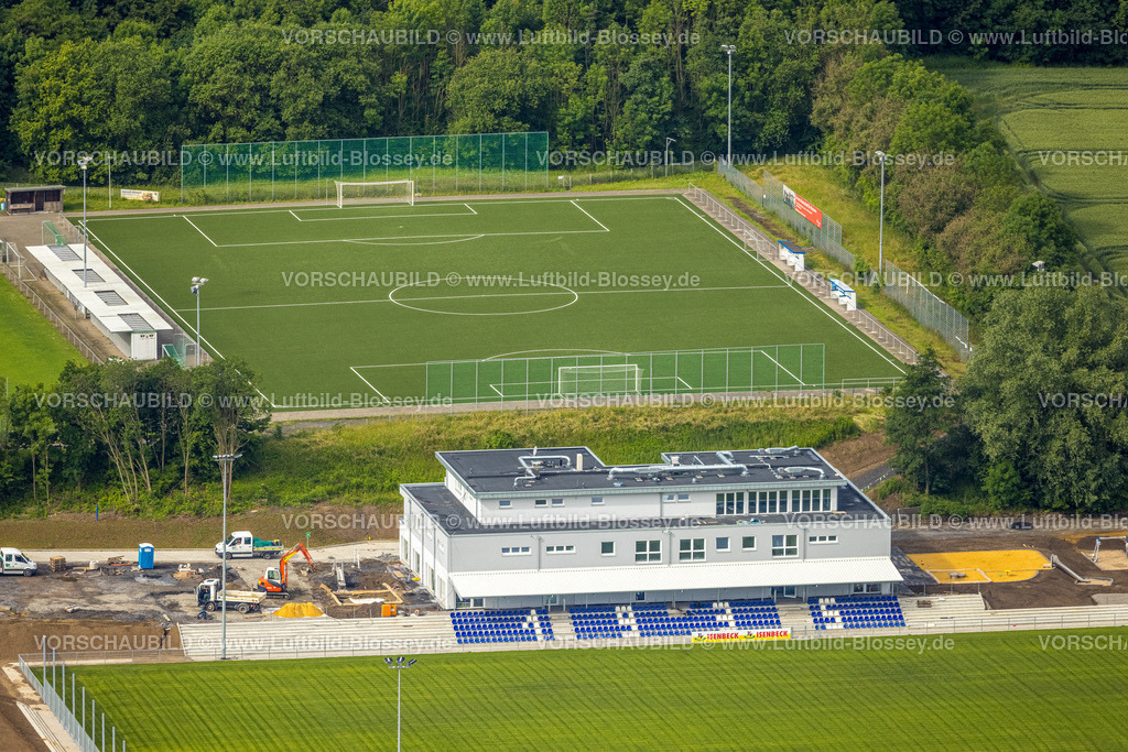 Hamm220603959 | Luftbild, Baustelle und Neubau Sportplatz mit Tribünen sowie ein Vereinsgebäude mit Sport-Kindertagesstätte, An der Lohschule, Rhynern, Hamm, Ruhrgebiet, Nordrhein-Westfalen, Deutschland