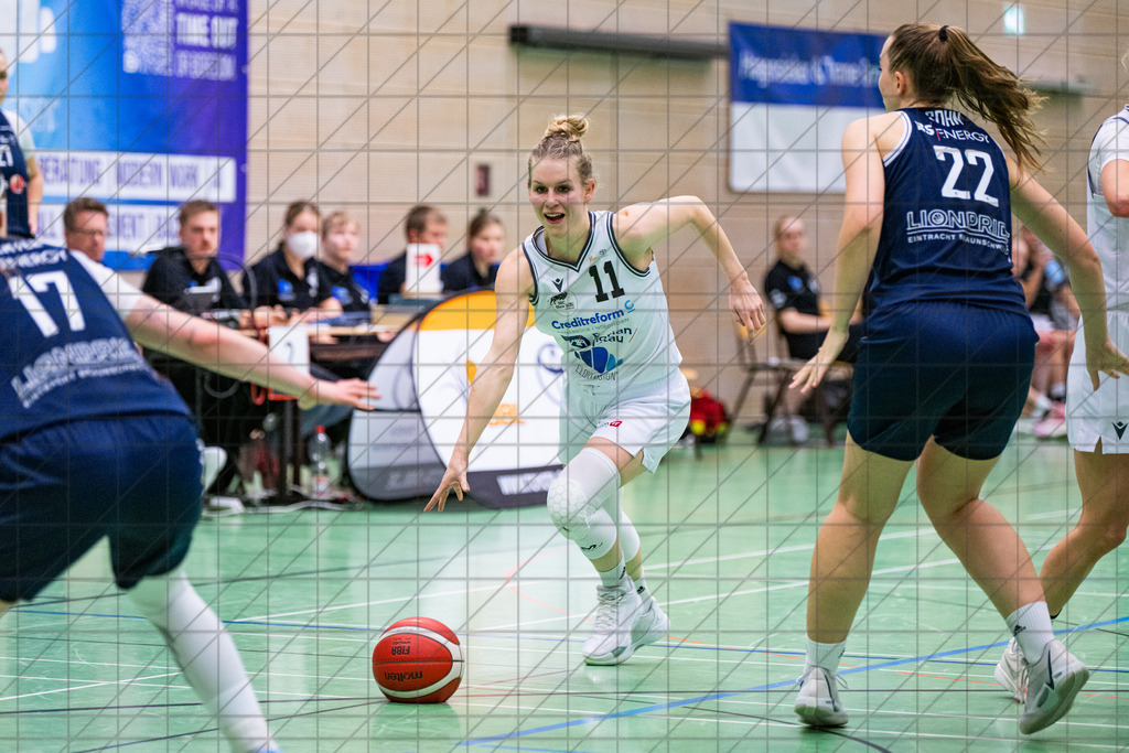 2. DBBL Nord 25/26 | Spieltag 08 | BBC Osnabrück vs. LionPride Braunschweig | 16.11.25: 2. DBBL Nord 25/26 | Spieltag 08 | BBC Osnabrück vs. LionPride Braunschweig / Osnabrück / Deutschland  //   CREDIT:www.bullenfotos.de, Martin König, Hörner Weg 40, D-49078 Osnabrück, +4917663732967 // Nutzung und Weitergabe nur zu den vereinbarten Zwecken. Presseanfragen an Ersteller. Alle Rechte beim Ersteller. Honorierung nach MFM. - Realisiert mit Pictrs.com