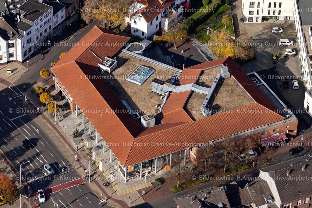 Luftbilder Alsdorf-7418 | Luftbildfotografie Veranstaltungshalle " Stadthalle Alsdorf " in Alsdorf im Bundesland Nordrhein-Westfalen, Deutschland - Realisiert mit Pictrs.com