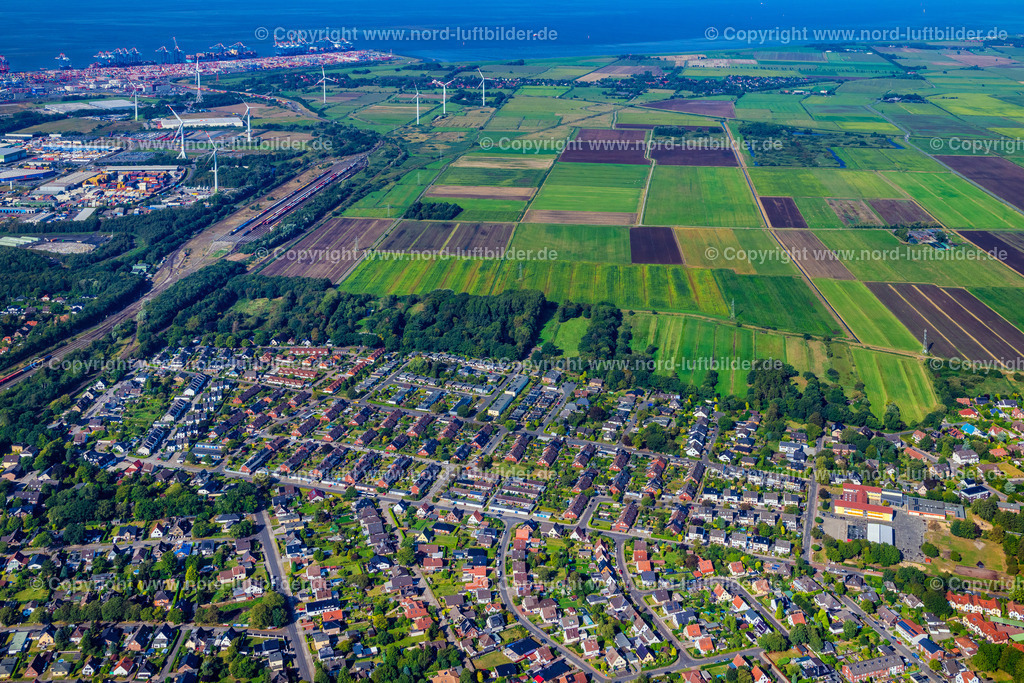 Langen_bei_Bremerhaven_ELS_9200050924 | GEESTLAND 05.09.2024 Wohngebiet einer Einfamilienhaus- Siedlung " Langen " an der Straße Mittelfeldweg in Geestland im Bundesland Niedersachsen, Deutschland. // Residential area of single-family settlement " Langen " on street Mittelfeldweg in Geestland in the state Lower Saxony, Germany. Foto: Martin Elsen