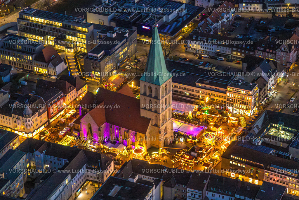 Hamm251201567Weihnachtsmarkt | Luftbild evang. Pauluskirche, Marktplatz, Weihnachtsmarkt mit Eislauffläche, Mitte Stadtbezirk Mitte, Hamm, Ruhrgebiet, Nordrhein-Westfalen, Deutschland