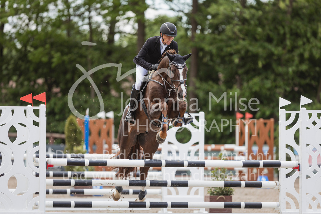 250506_Mühlen_SprPf-L1-311 | Deine schönsten Turniermomente als professionelle Fotos! Entdecke hochwertige Pferdesport-Fotografie im Online-Shop. Jetzt Fotos finden & bestellen!