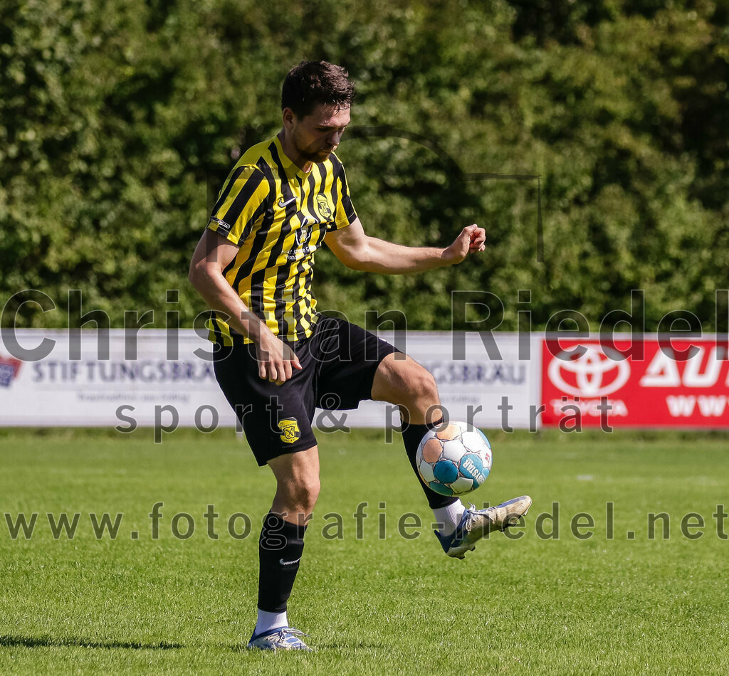 2023-08-19_055_FC_Moosinning_gegen_SV_Reichertsheim | Moosinning, Deutschland, 19.08.2023:
Fußball, Bezirksliga Oberbayern Ost 2023 / 2024, 5. Spieltag, FC Moosinning gegen SV Reichertsheim, Endergebnis: 0:4

Liam Fitzpatrick (FC Moosinning, #22)

Foto: Christian Riedel / fotografie-riedel.net