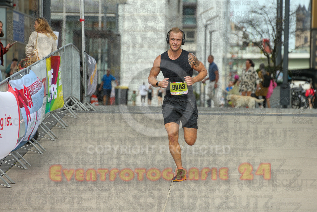 250920_1318_EX1_3989 | Sportfotografie im Rhein-Sieg Kreis, Köln, Bonn, NRW, Rheinland Pfalz, Hessen, etc. Unser Tätigkeitsfeld umfasst den Laufsport vom Volkslauf über den Marathon, Duathlon, Triathon bis zum Ultralauf wie Kölnpfad Ultra oder Schindertrail.
