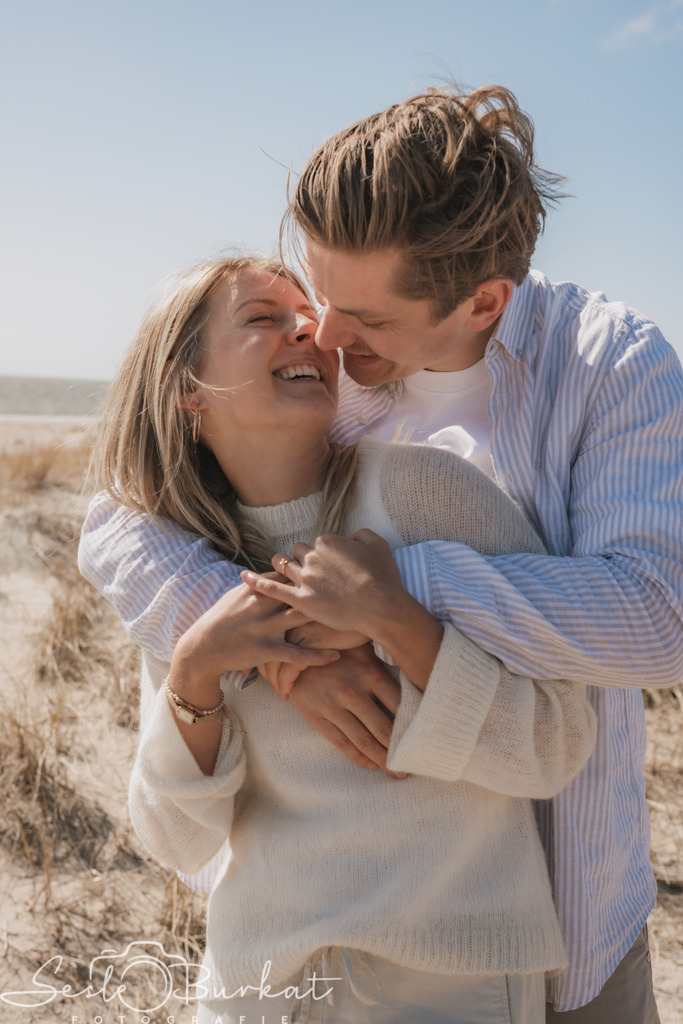 20260403-0G3A9610 | Authentische, natürliche und emotionale Fotoshootings auf der Nordseeinsel Föhr. Als Fotografin halte ich deine schönsten Momente in einzigartigen Neugeborenen-, Familien-, Paar- und Einzelshootings fest. Jetzt einen Termin vereinbaren!