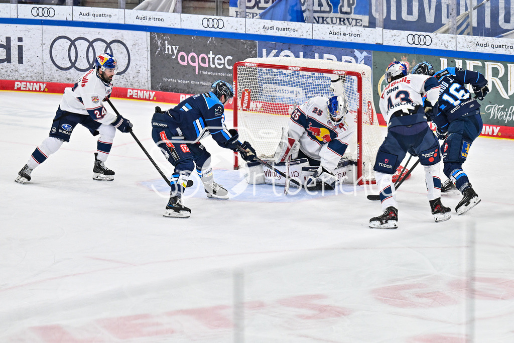 ERC Ingolstadt - EHC RB München | INGOLSTADT, GERMANY - 27. MAERZ: v. l. Ryan MURPHY (RB München 24), Philipp KRAUSS (ERC Ingolstadt 8), Simon WOLF (RB München 25), Phillip SINN (RB München 43) und Johannes KRAUSS (ERC Ingolstadt 16) während dem Match zwischen dem ERC Ingolstadt und dem EHC RB München bei Spiel 2 des DEL Playoff Viertelfinales in der Saturn Arena