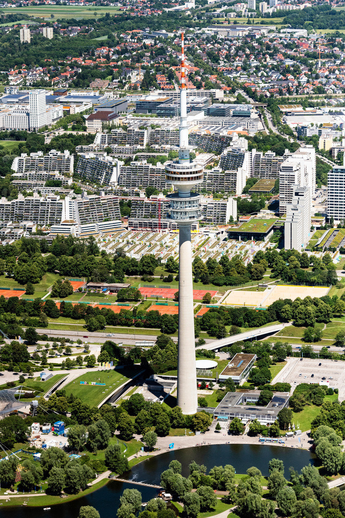 dr__0053756.jpg | MüNCHEN 12.06.2020 Fernmeldeturm- Bauwerk und Fernsehturm Olympiaturm im Olympiapark am Spiridon-Louis-Ring in München im Bundesland Bayern, Deutschland. Weiterführende Informationen bei: DFMG Deutsche Funkturm GmbH,  Olympiapark München GmbH. // Television Tower Olympiaturm in Olympiapark on Spiridon-Louis-Ring in Munich in the state Bavaria, Germany. Further information at: DFMG Deutsche Funkturm GmbH,  Olympiapark Muenchen GmbH. Foto: Daniel Reiter