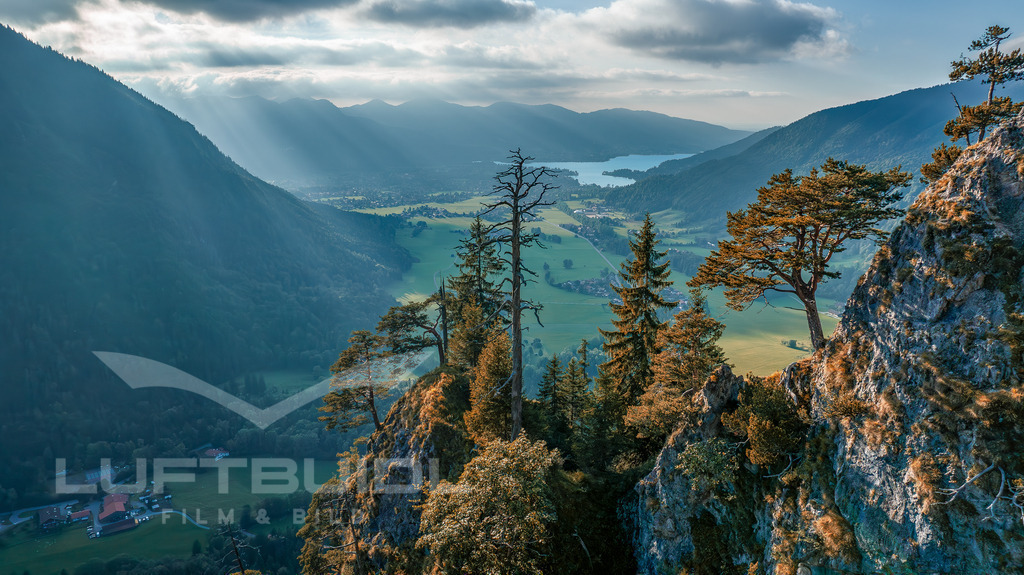 Blick von unterhalb der Rinnerspitz gen Rottach-Egern; S24 | LuftBuidl Tegernsee - Realisiert mit Pictrs.com