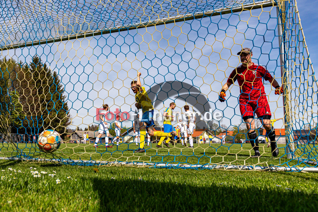 SC Böbing vs SG SV Eberfing/SV Söchering | Abstiegs Qualifikationsrunde A-Klasse Gruppe P, SC Böbing vs SG SV Eberfing/SV Söchering, 20240414,
Tor SV Böbing,
2024-04-14 in Böbing (Sportplatz Böbing)
1 Jakob ELLER (SVES 1), 3 Simon KEES (SCB 3)
Copyright: WolfgangxLindner foto-lindner.de