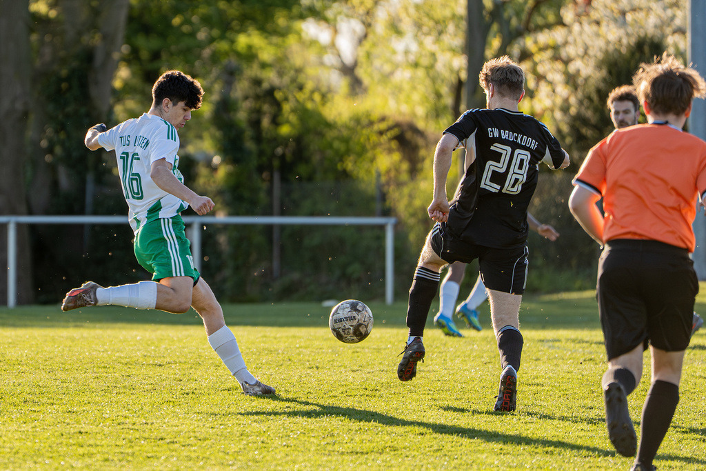 Fußball I Herren I Saison 2025-2026 I Bezirksliga Weser-Ems 4 I 15. Spieltag I TuS Lutten - GW Brockdorf I 07790 | jns.sportfotos - Realisiert mit Pictrs.com
