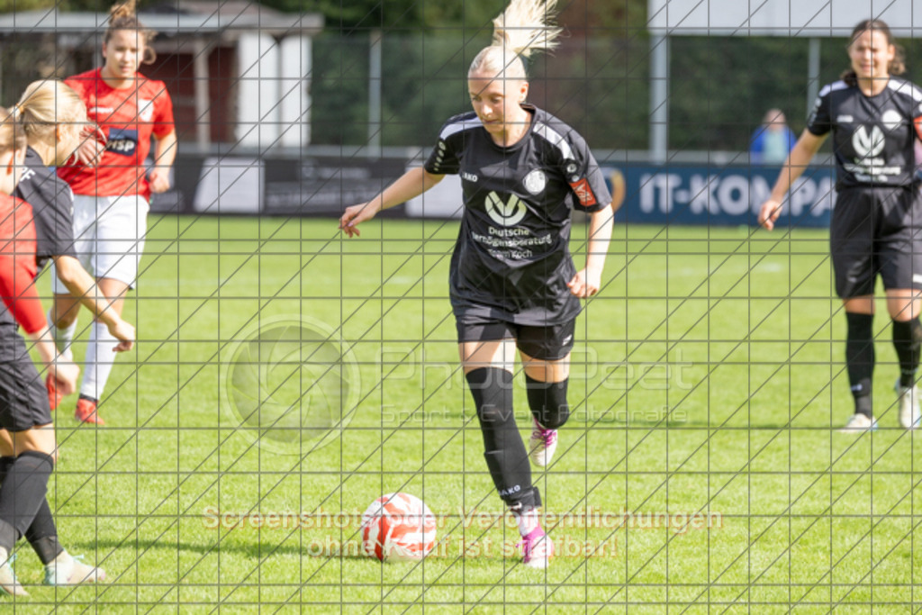 20250928_133053_0242 | #,1.FC Donzdorf (schwarz) vs. TV Derendingen (rot), Fussball, Frauen-Verbandsliga Württemberg, 03. Spieltag, Saison 2025/2026, Rasenplatz Lautertal Stadion, Süßener Straße 16, 73072 Donzdorf, 28.09.2025 - 13:00 Uhr,Foto: PhotoPeet-Sportfotografie/Peter Harich