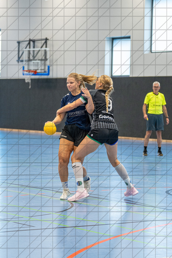 Saisonauftakt-Turnier TSG Burg Gretesch 25/26 | 1. Damen vs. HSG Werther/Borgholzhausen | Chiara Turek (TSG Burg Gretesch #6)//  16.08.25: Saisonauftakt-Turnier TSG Burg Gretesch 25/26 | 1. Damen vs. HSG Werther/Borgholzhausen / Osnabrück / Deutschland  //   CREDIT:www.bullenfotos.de, Martin König, Hörner Weg 40, D-49078 Osnabrück, +4917663732967 // Nutzung und Weitergabe nur zu den vereinbarten Zwecken. Presseanfragen an Ersteller. Alle Rechte beim Ersteller. Honorierung nach MFM. - Realisiert mit Pictrs.com