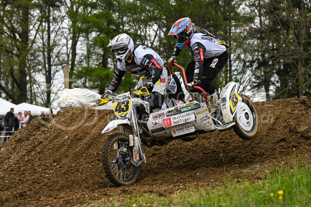 Motocross Schlatt bei Winterthur - 30. April 2023 | #43 Gloor Ronny / Lenherr Andreas aus Menziken (CH) auf KTM in der Kategorie Seitenwagen am Motocross Schlatt bei Winterthur, 30. April 2023. 
Instagram: @mx_schlatt | @mc_wila | @sam_schweiz
Bild: Sportfotografie Markus Aeschimann | www.markus-aeschimann.ch - Realisiert mit Pictrs.com
