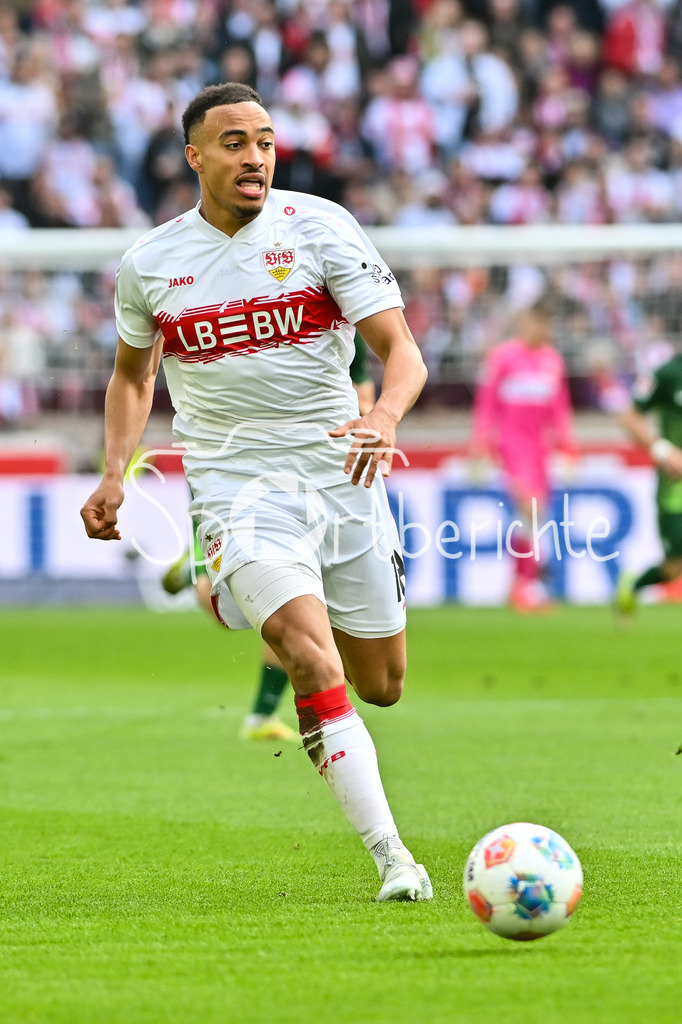 VfB Stuttgart - VfL Wolfsburg | STUTTGART, DEUTSCHLAND - 01. MÄRZ: am Ball Jamie LEWELING (VfB Stuttgart 18) / Einzelfoto / Freisteller während dem Bundesligamatch zwischen dem VfB Stuttgart und dem VfL Wolfsburg am 24. Spieltag in der MHP-Arena / DFL REGULATIONS PROHIBIT ANY USE OF PHOTOGRAPHS AS IMAGE SEQUENCES AND/OR QUASI-VIDEO