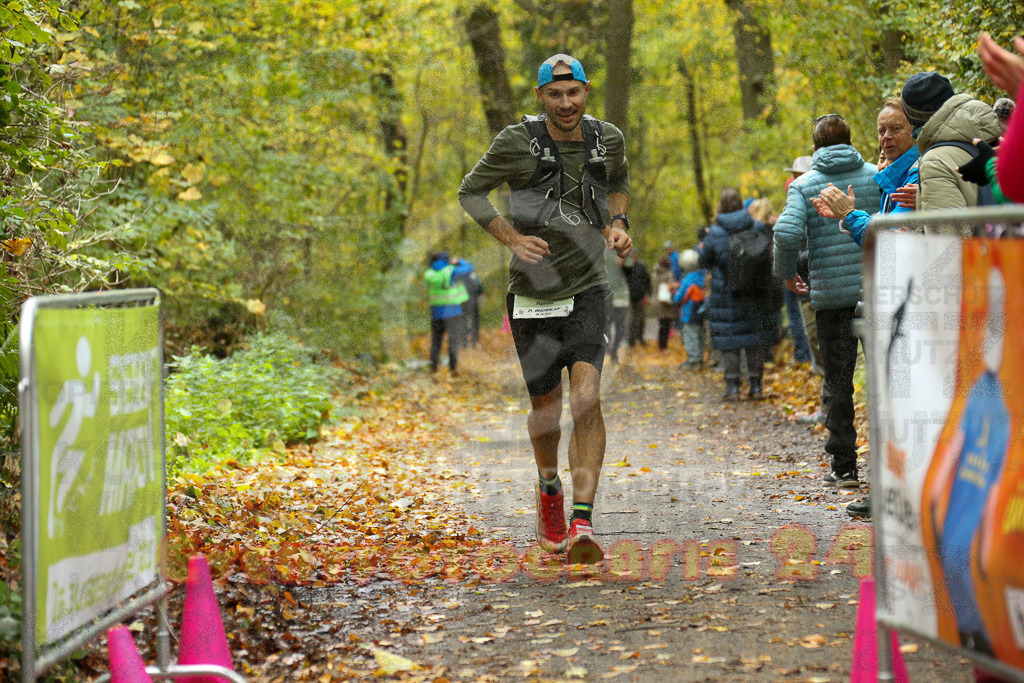 251026_1225_EX1_0329 | Sportfotografie im Rhein-Sieg Kreis, Köln, Bonn, NRW, Rheinland Pfalz, Hessen, etc. Unser Tätigkeitsfeld umfasst den Laufsport vom Volkslauf über den Marathon, Duathlon, Triathon bis zum Ultralauf wie Kölnpfad Ultra oder Schindertrail.