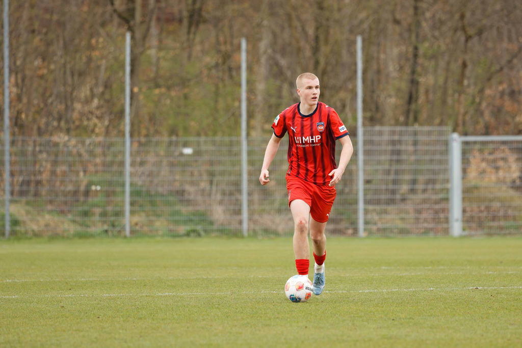 20260412-FCHS04_152 | 1.FC Heidenheim 1846 vs. FC Schalke 04, Fußball, U19, A-Junioren, NWL, U19-DFB-Nachwusliga, 2025/2026, 8. Spieltag, 12.04.2026 in Heidenheim, Walter-Birkhold-Jugendstadion (Foto: Michael Bulling) - Realisiert mit Pictrs.com