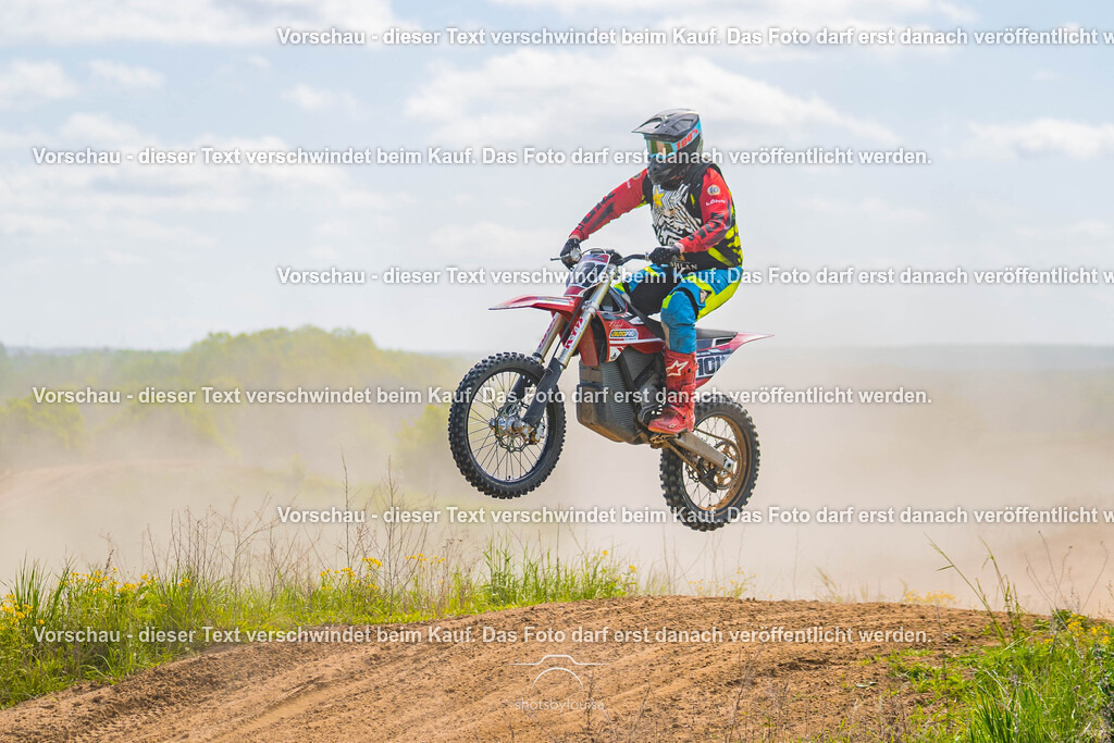 05_03_Schwedt-9224 | Sportfotografin aus Berlin-Brandenburg mit Fokus auf Motocross. Ich halte deine sportliche Leistung und echte Emotionen auf und neben der Strecke professionell fest. Entdecke die Fotos von deinem Rennen und bestelle sie direkt hier im Shop.