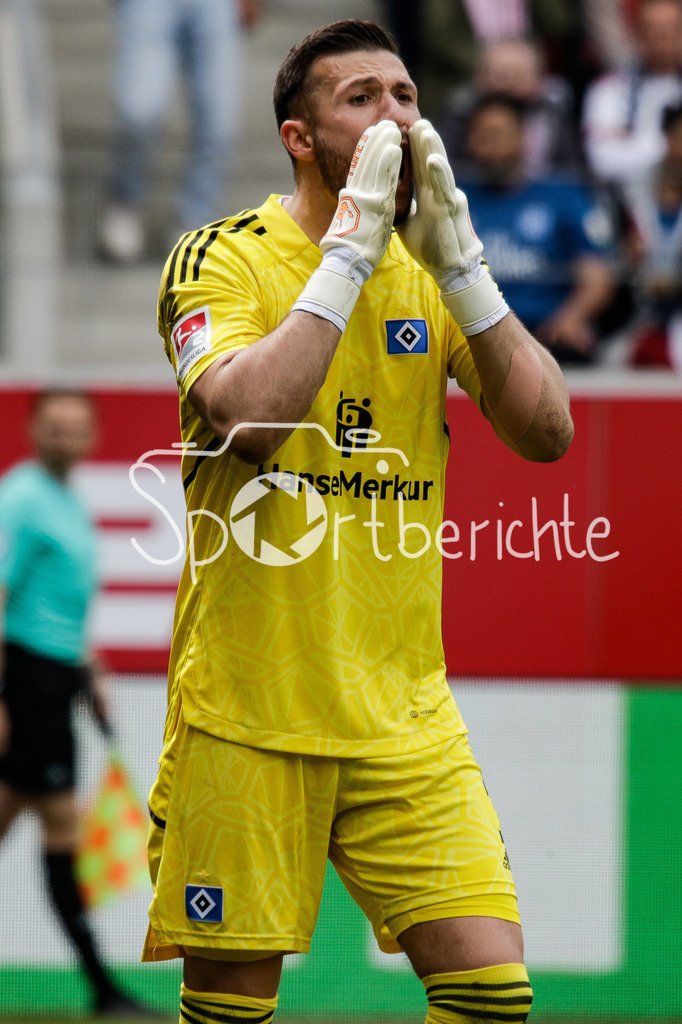 SSV Jahn Regensburg - Hamburger SV | HSV Keeper Daniel HEUER FERNANDES (HSV #1) in Aktion / Freisteller / Einzelfoto / Torhueter / Pope´s / DFL REGULATIONS PROHIBIT ANY USE OF PHOTOGRAPHS AS IMAGE SEQUENCES AND/OR QUASI-VIDEO