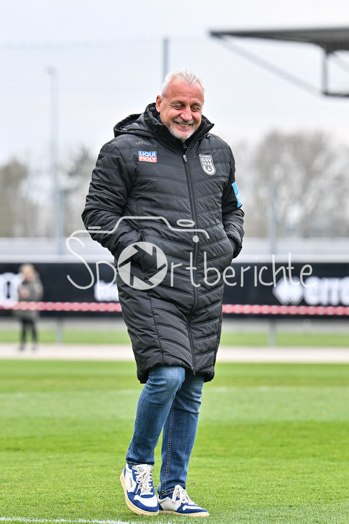 FC Ingolstadt - SSV Ulm 1846 Fussball  | INGOLSTADT, GERMANY - 25. MAERZ: im Bild Pavel DOTCHEV Trainer SSV Ulm / Einzelfoto / Freisteller vor dem Testspiel zwischen dem FC Ingolstadt und dem SSV Ulm 1846 Fussball auf Platz 4 am Audi Sportpark