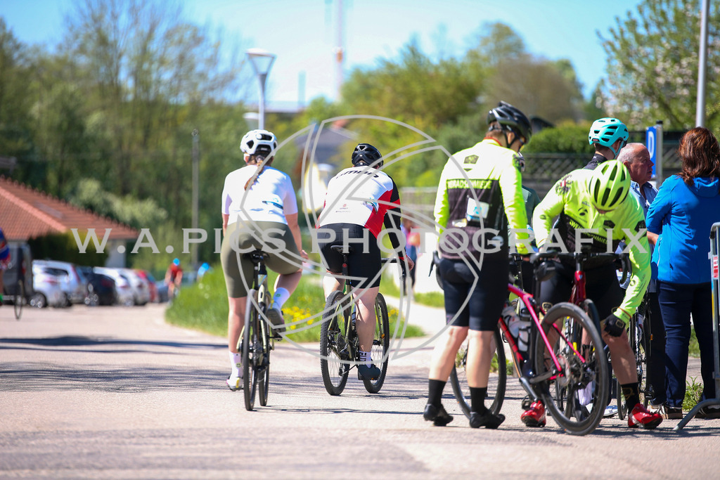 ..... | Wels, 23.04.2026, Kirschblüten Radrennen 2026 , Image shows: Photo: Wapics / Willdoner Andreas