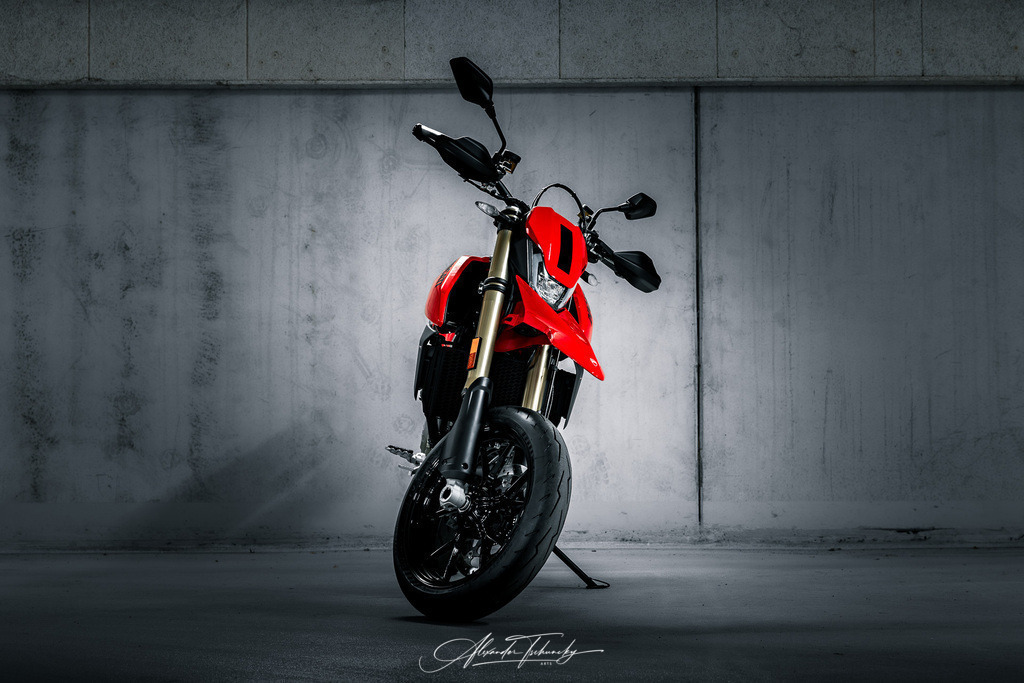 Hypermotard 698 Mono | Entdecken Sie die faszinierende Welt von Alexander Tschuncky Arts: Kreative Fotografie, atemberaubende Automobilkunst und hochwertiger Bilderdruck. Lassen Sie sich inspirieren! - Realisiert mit Pictrs.com