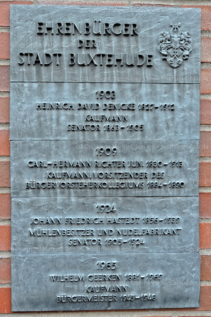 Buxtehude_ELS_4505aa | Buxtehude - Aufnahmedatum: 01.11.2014, Aufnahmehöhe:  m, Koordinaten:  - , Bildgröße: 3477 x  5210 Pixel - Copyright 2014 by Martin Elsen, Kontakt: Tel.: +49 157 74581206, E-Mail: info@schoenes-foto.deSchlagwörter:Foto,Tourismus,Kirche,Rathaus,NSB,Museum,Vivienstraße,Hafen,Nachtaufnahmen,BSV,Handball,Fleth, - Realisiert mit Pictrs.com