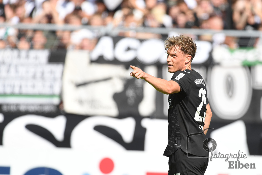 SV Atlas-Delmenhorst-Borussia Mönchengladbach | DFB-Pokal 1. Runde;SV Atlas Delmenhorst (gelb)-Borussia Mönchengladbach (schwarz) am 17.08.2025 in Oldenburg (Marschweg-Stadion), Photo: Philip Eiben 2025 - Realisiert mit Pictrs.com