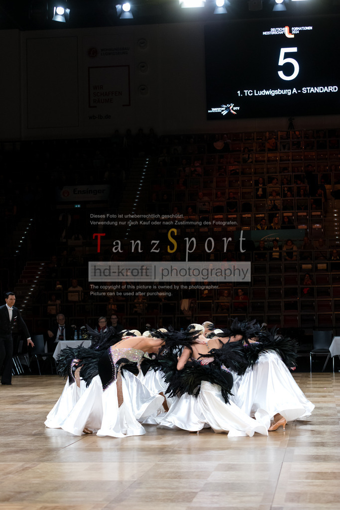 20241109_DM-Formationen_Vorrunde_2525 | Tanzsportbilder, Standardtanz, Lateintanz, WDSF, DTV, LTVB, dancecomp, goc, hessen tanzt, blaues band der spree, walzer, tango, wiener walzer, slowfox, quickstepp, samba, rumba, cha-cha-cha, paso doble. jive, hd-kroft photography, turniertanzsport