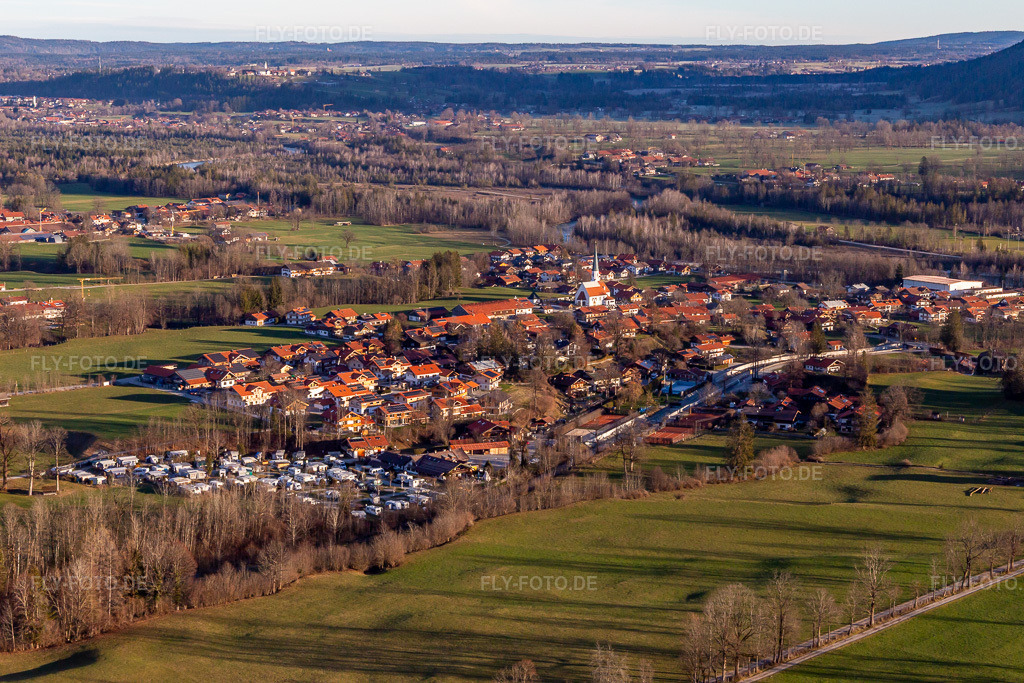 Luftbild: Ortsteil Arzbach im Ortsteil Arzbach in Wackersberg im Bundesland Bayern in Deutschland. Foto: IMG_139586.jpg vom 28.12.2023 durch Werner Riehm/FLY-FOTO.de