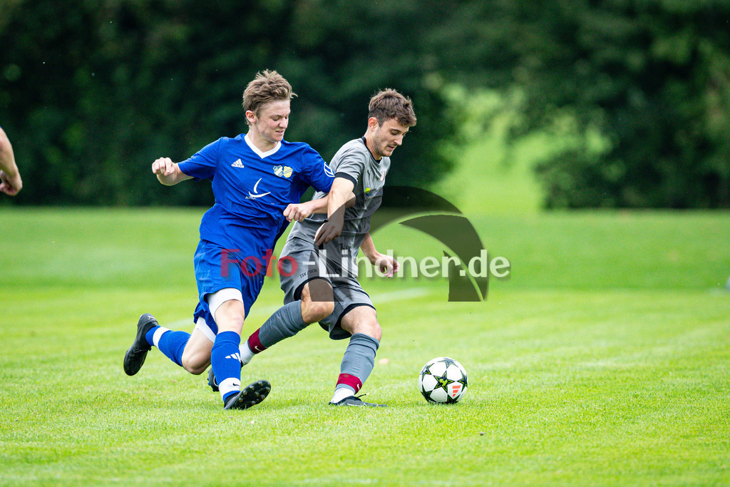 SG SV Eberfing/SV Söchering gegen SG TSV Schäftlarn / SC Baierbrunn | Fußball A-Klasse Herren Oberbayern Zugspitze Gruppe 5 6. Spieltag, SG SV Eberfing/SV Söchering gegen SG TSV Schäftlarn / SC Baierbrunn, 20240908,Duell zwischen Maximilian ZACH (SG SV Eberfing/SV Söchering 11) und Lukas TYROLLER (SG TSV Schäftlarn/SC Baierbrunn 6),2024-09-08 in Obersöchering (Sportplatz Obersöchering), Maximilian ZACH (SG SV Eberfing/SV Söchering 11), Lukas TYROLLER (SG TSV Schäftlarn/SC Baierbrunn 6)Copyright: WolfgangxLindner www.foto-lindner.de / shop.foto-lindner.de