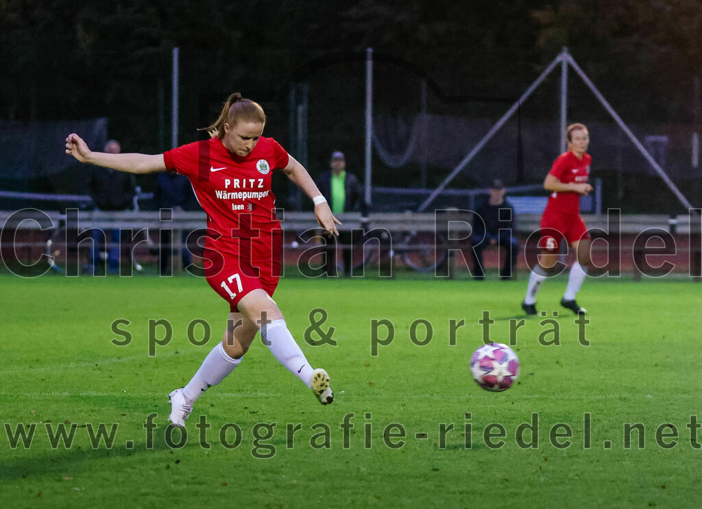 2023-10-21_055_FC_Forstern_gegen_FC_Ezelsdorf | Forstern, Deutschland, 21.10.2023:
Fußball, Frauen Bayernliga 2023 / 2024, 8. Spieltag, FC Forstern gegen FC Ezelsdorf, Endergebnis: 2:1

Julia Deißenböck (FC Forstern, #17)

Foto: Christian Riedel / fotografie-riedel.net