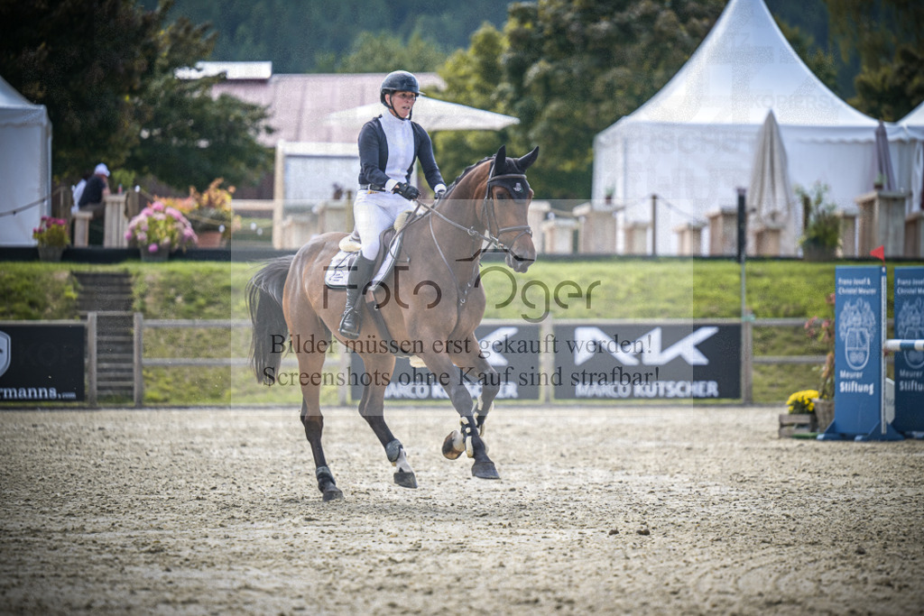 DOS_7551 | Entdecke hochwertige Reitturnierfotos von Foto Oger. Professionell, emotional und authentisch – jetzt Lieblingsmomente im Shop bestellen.Deutschlandweite Turnierfotografie. - Realisiert mit Pictrs.com