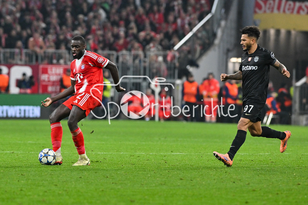 FC Bayern München - Sporting Lissabon | MUNICH, GERMANY - 09. DECEMBER: im Duell Dayot UPAMECANO (FC Bayern Munich 2) und Luis SUAREZ (Sporting CP 97) während dem Match zwischen dem FC Bayern München und Sporting Lissabon am 6. Spieltag der UEFA Champions League Ligaphase in der Allianz Arena