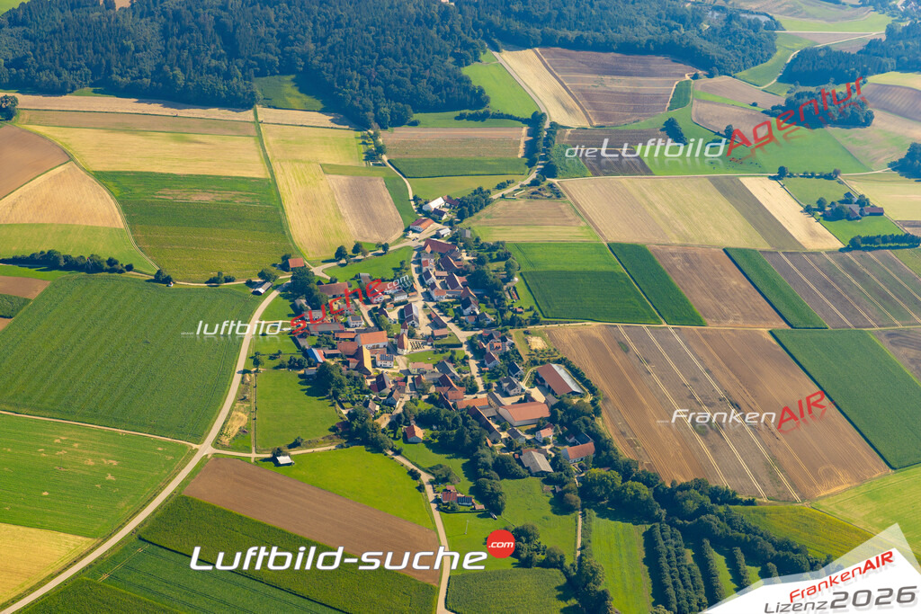 Das Luftbild zeigt : Dezenacker Burgheim - Die Luftaufnahme wurde 2024 vom UL-Flugzeug aus erstellt ( keine Drohne ) - Hochauflösende Luftaufnahme - Für grossformatige Ausdrucke geeignet. Die Geschenkidee !Mit Lizenz und Bildrechte bestellbar