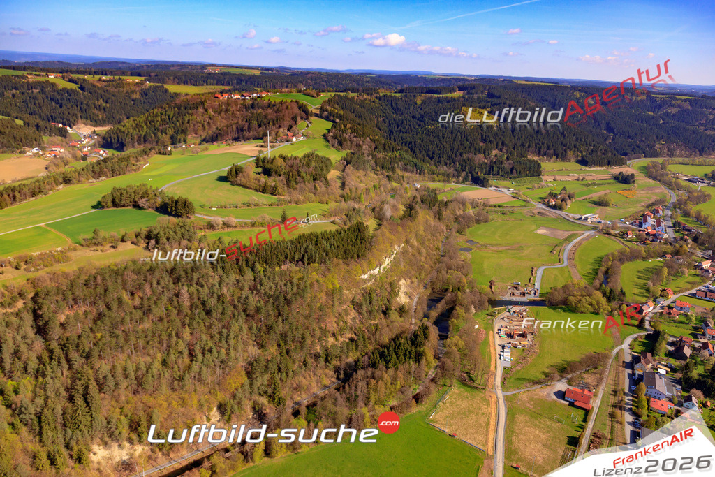 Die Luftaufnahme der Stadt Zeyern wurde 2017 vom Flugzeug heraus erstellt ( keine Drohne )- hohe Auflösung für beste Qualität