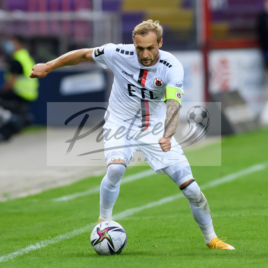 OSNVKO2021090620210906_137 | Fussball, Herren: Marcel Risse (FC Viktoria Koeln) in Aktion, am Ball, Einzelaktion beim Spiel der 3. Liga zwischen VfL Osnabrueck und FC Viktoria Koeln im Stadion an der Bremer Bruecke am 06.09.2021 in Osnabrueck, Deutschland.DFB / DFL REGULATIONS PROHIBIT ANY USE OF PHOTOGRAPHS AS IMAGE SEQUENCES AND/OR QUASI-VIDEO. - Realisiert mit Pictrs.com