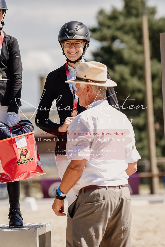 DSC_8862 | Pferde- und Turnierfotografie in Westsachsen. Pferdeportraits, Auftragszeichnungen und intuitive Kunst.