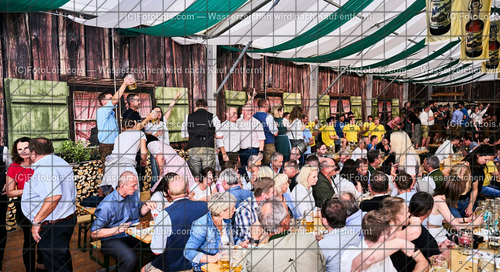 ALP5569_VOLKSFEST_Bieranstich_Ehrengaeste | (C)FotoLois.com, Alois Spandl, BIERANSTICH im Festzelt beim WIESELBURGER VOLKSFEST mit den TSCHECHEN als Vorband und dem Auftritt von Die HIGHLIGHTS, Mi 28. Juni 2023.