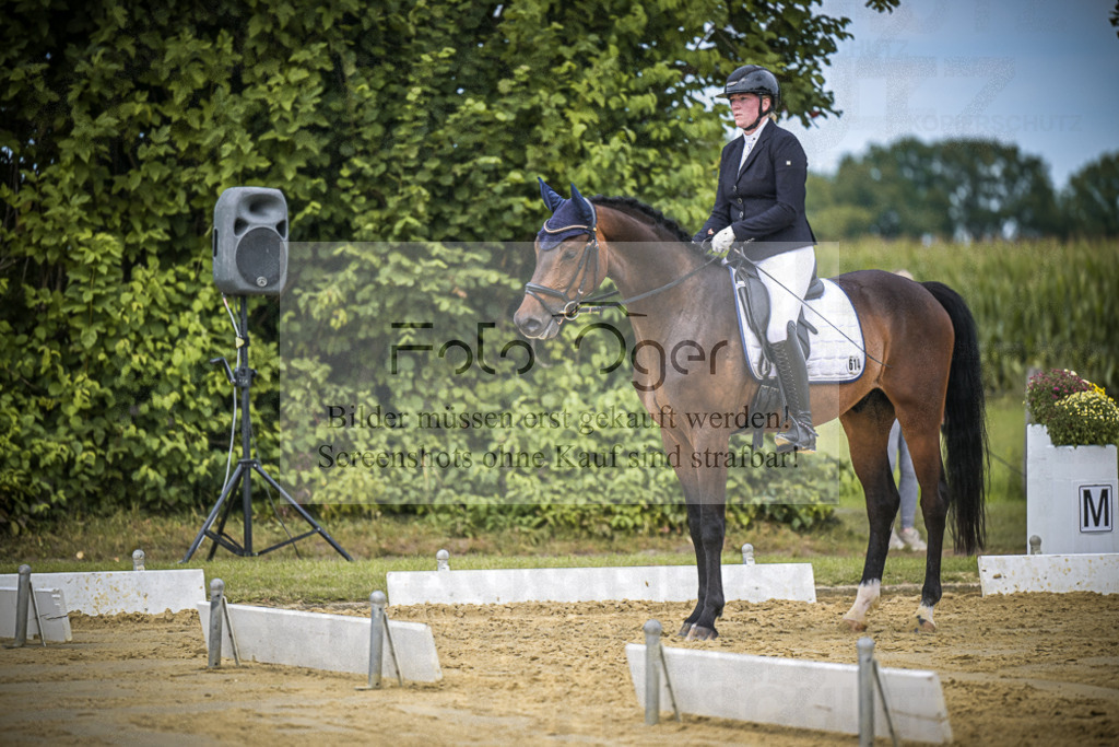 DOS_1154 | Entdecke hochwertige Reitturnierfotos von Foto Oger. Professionell, emotional und authentisch – jetzt Lieblingsmomente im Shop bestellen.Deutschlandweite Turnierfotografie. - Realisiert mit Pictrs.com