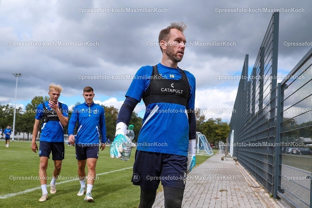 KSC02092502312 | 02.09.2025, Fußball, Training Karlsruher SC, 2. Fußball Bundesliga, Trainingsplatz am BBBank Wildpark Stadion Karlsruhe, Saison 2025 2026: Torwart Robin Himmelmann (KSC #30) 