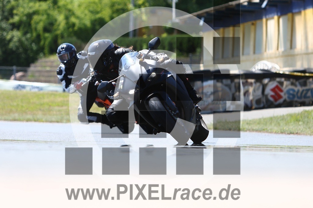 inst30-20250513_01178 | Schöne Erinnerungen an spannende Momente - das festzuhalten ist unser Job. PIXELrace.de ist seit 2003 auf den Rennstrecken Europas unterwegs um die Action draußen beim Fahren und die wunderbare Stimmung imm Fahrerlager für euch einzufangen.