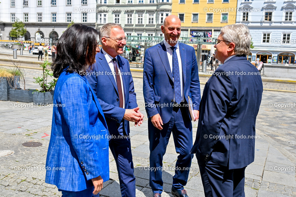 Pressekonferenz OoeVP stellt personelle Weichen_ 05.07.2024-36 | 05.07.2024, Linz, AUT, Pressekonferenz OoeVP stellt personelle Weichen - Verlaesslich fuer Oberoesterreich, im Bild Margit Angerlehner (VP, LAbg.), LH Thomas Stelzer (VP, Landeshauptmann Ooe), Christian Doerfel (VP, LAbg., Klubobmann, Bgm. Steinbach an der Steyr), Klaus Luger (SP, Bgm. der Stadt Linz)