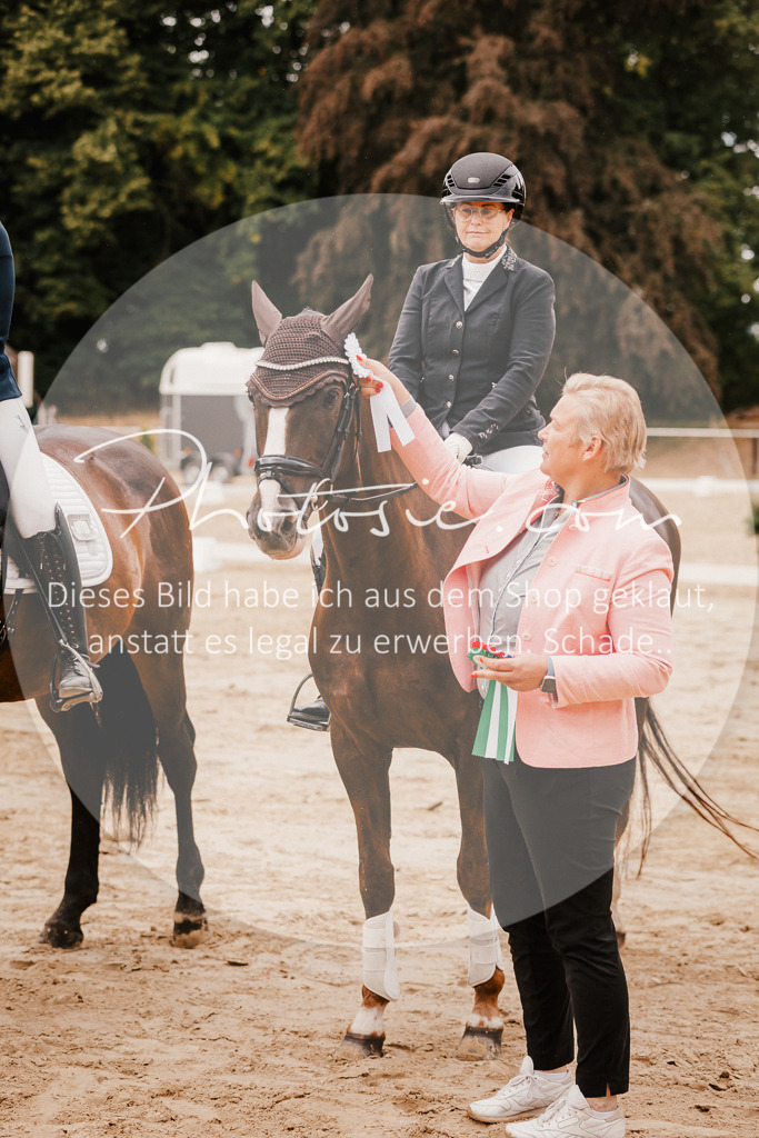 3I6A6401 | Stimmungsvolle Portraits und Reitsportfotografie im Ruhrgebiet und im Münsterland.

Pferdefotografie, Hundefotografie, Tierfotografie, Reportagen, Portraits von Tier und Mensch, Turnierfotografie in Bochum, Recklinghausen, Marl, Haltern am See, Dülmen.. - Realisiert mit Pictrs.com