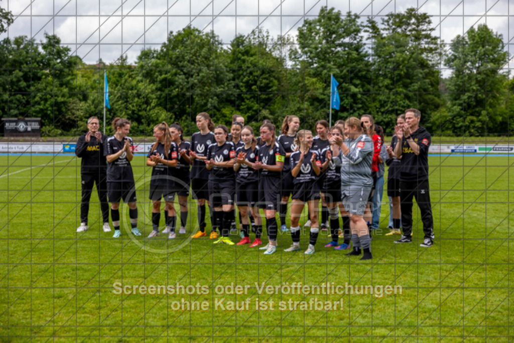 20250529_145951_1435 | #,  SGM Wendlingen-Ötlingen II (blau) vs. 1.FC Donzdorf II (schwarz), Fussball, Frauen-Bezirkspokal Finale Saison 2024/2025, Rasenplatz VfL Stadion Kirchheim, Jesinger Straße 105, 73230 Kirchheim, 29.05.2025 - 13:00 Uhr,Foto: PhotoPeet-Sportfotografie/Peter Harich
