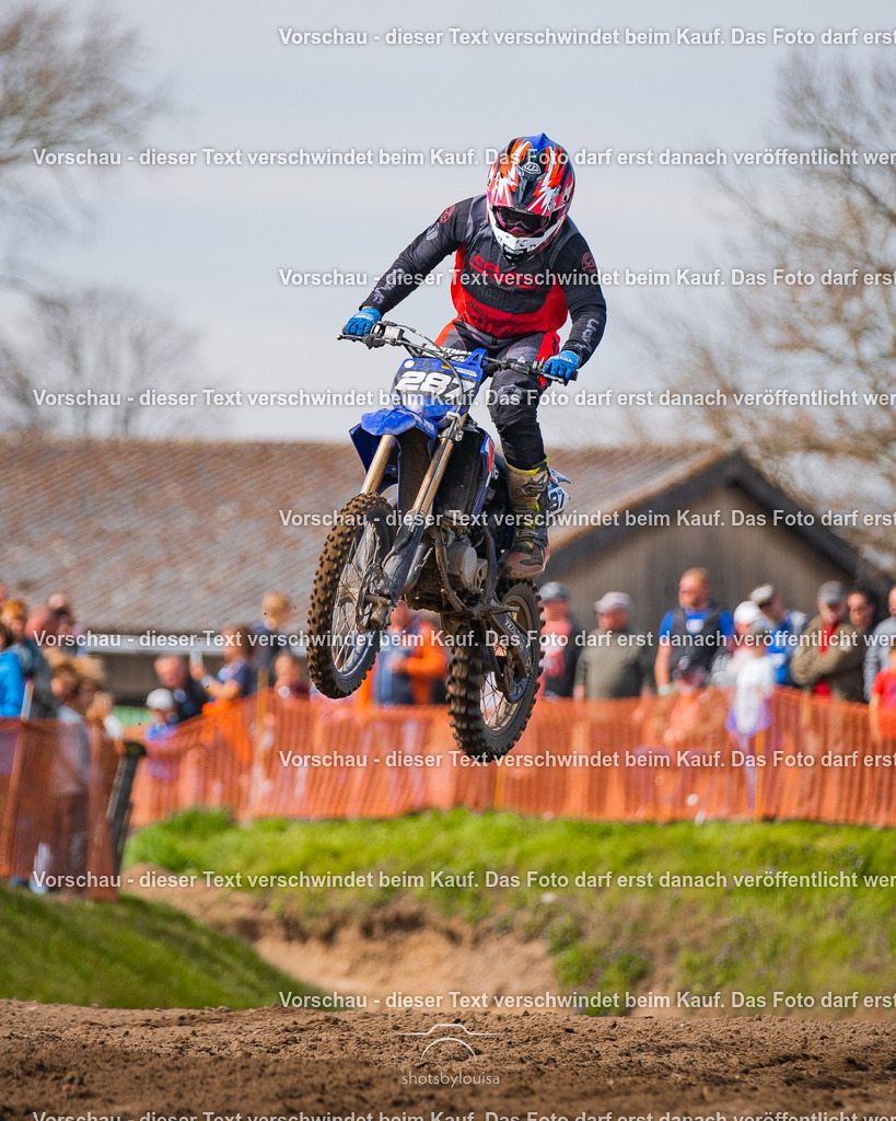 04_13_Bensdorf_85-2035 | Sportfotografin aus Berlin-Brandenburg mit Fokus auf Motocross. Ich halte deine sportliche Leistung und echte Emotionen auf und neben der Strecke professionell fest. Entdecke die Fotos von deinem Rennen und bestelle sie direkt hier im Shop.