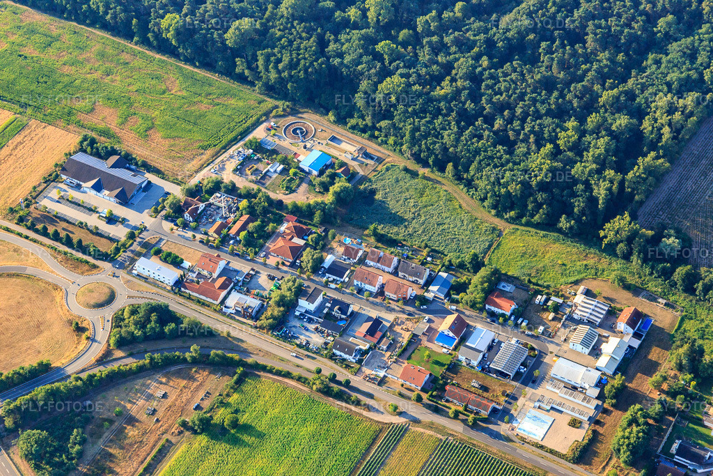 Luftbild: Gewerbegebiet An den Gewerbewiesen in Hanhofen im Bundesland Rheinland-Pfalz in Deutschland. Foto: IMG_109594.jpg vom 31.07.2018 durch Werner Riehm/FLY-FOTO.de