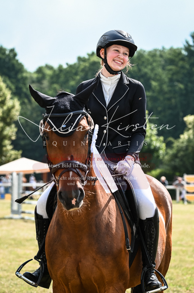DSC_8610 | Pferde- und Turnierfotografie in Westsachsen. Pferdeportraits, Auftragszeichnungen und intuitive Kunst.