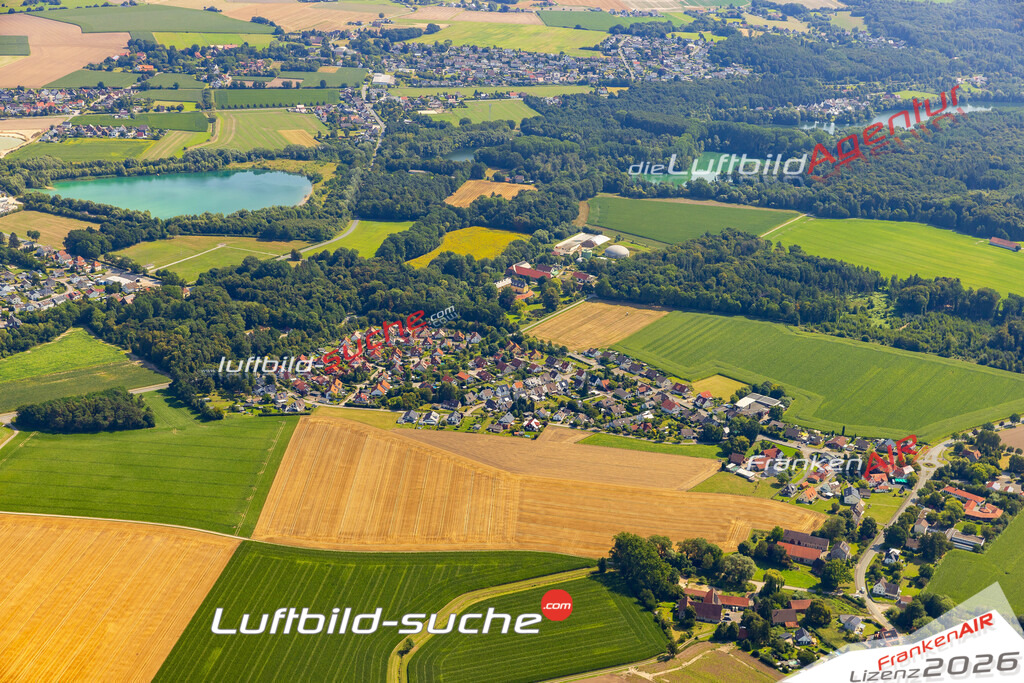 Klassische Luftaufnahme ohne Drohne zeigt:Pottenhausen bei Lage - Die Luftbildaufnahme wurde 2025 vom UL-Flugzeug heraus erstellt ( keine Drohnenaufnahme ) - Hochauflösende Luftaufnahme -Nicht vergleichbar mit Google Maps oder Satelittenbilder- Die Geschenkidee !Mit Lizenz und Bildrechte bestellbar