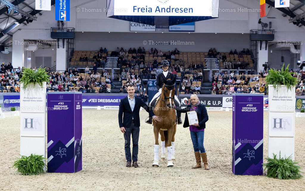 TH_Freia Andresen_ goldenes Reitabzeichen_35709 | Freia Andresen, goldenes Reitabzeichen bei den VR Classics 2026 am 14.02.26 in Neumünster, Holstenhallen
