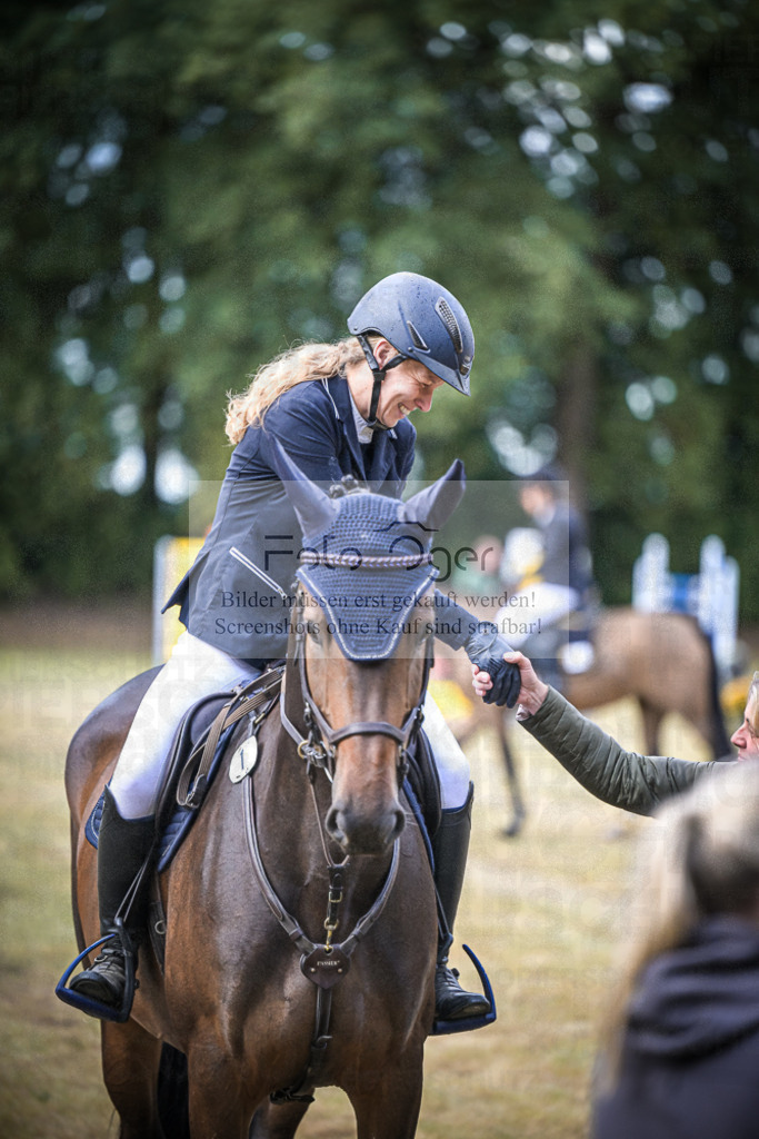 DOS_0002 | Entdecke hochwertige Reitturnierfotos von Foto Oger. Professionell, emotional und authentisch – jetzt Lieblingsmomente im Shop bestellen.Deutschlandweite Turnierfotografie. - Realisiert mit Pictrs.com